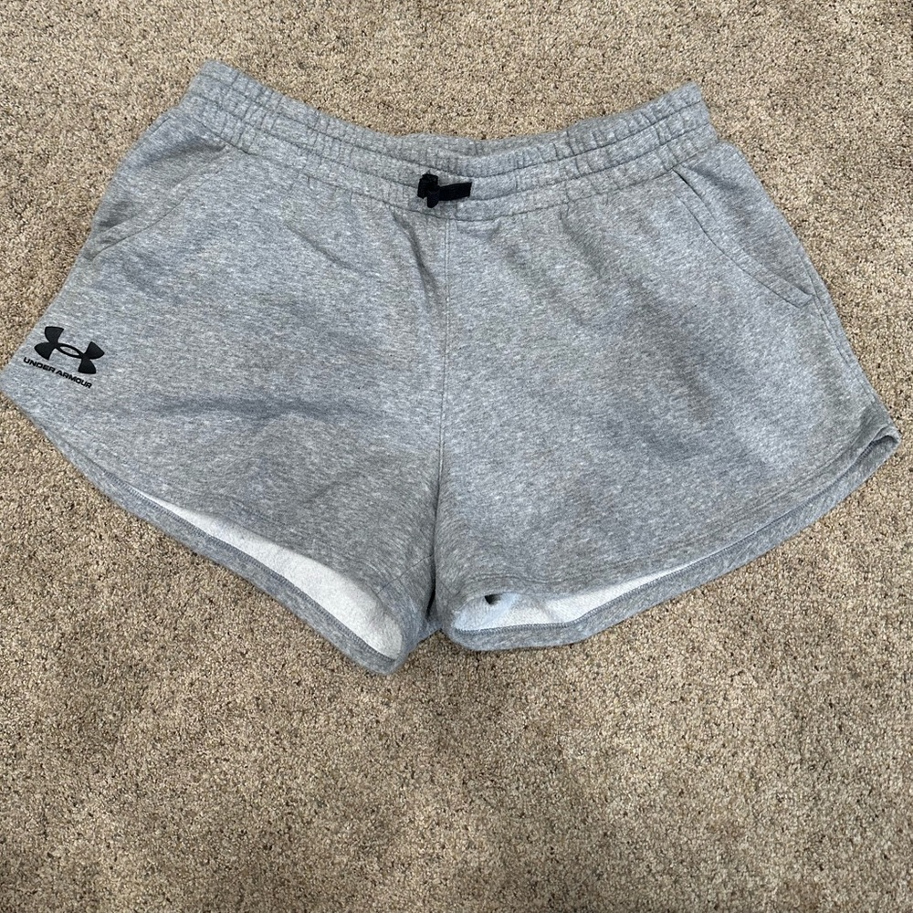 Woman’s Under Armour rival fleece shorts. Size XL, like new!